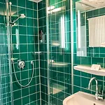 Sure By Western - Lu8 Business Vital Hotel