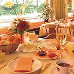 Sure By Western - Lu8 Business Vital Hotel 3*