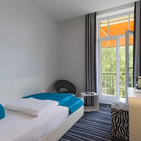 Hotel Sure By Western - Lu8 Business Vital